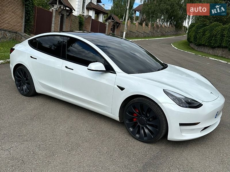 Седан Tesla Model 3 2023 в Киеве