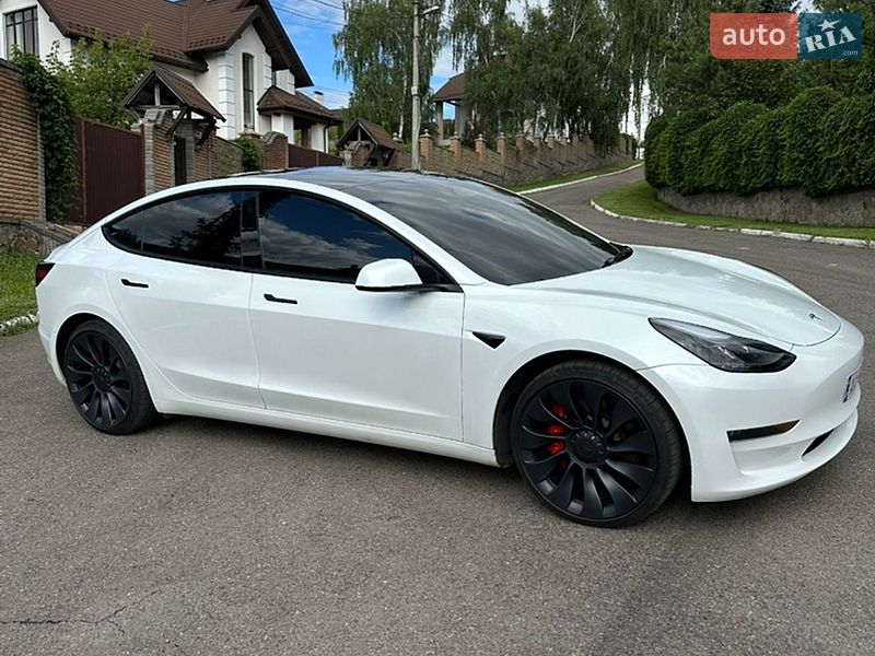 Седан Tesla Model 3 2023 в Киеве