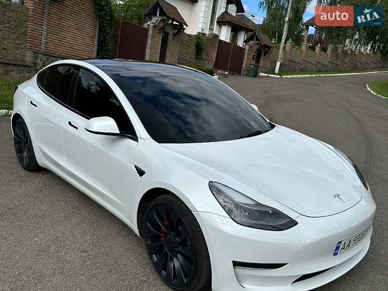 Седан Tesla Model 3 2023 в Киеве