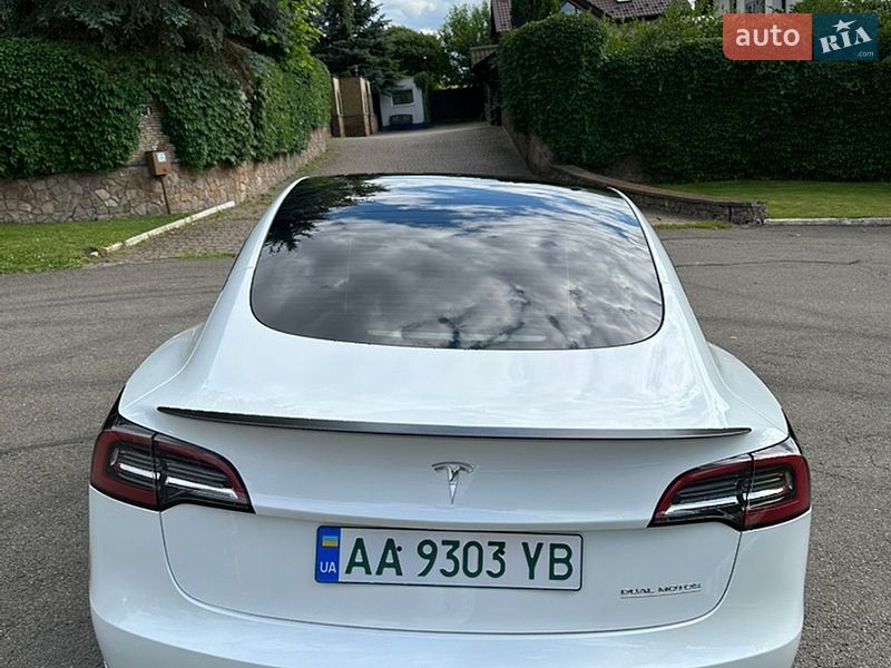 Седан Tesla Model 3 2023 в Киеве