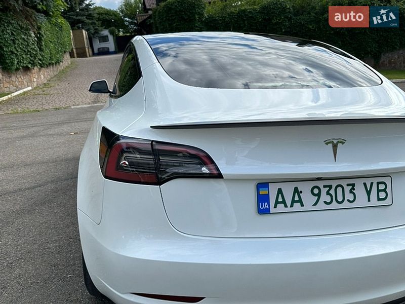 Седан Tesla Model 3 2023 в Киеве