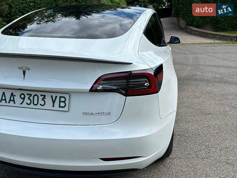 Седан Tesla Model 3 2023 в Киеве