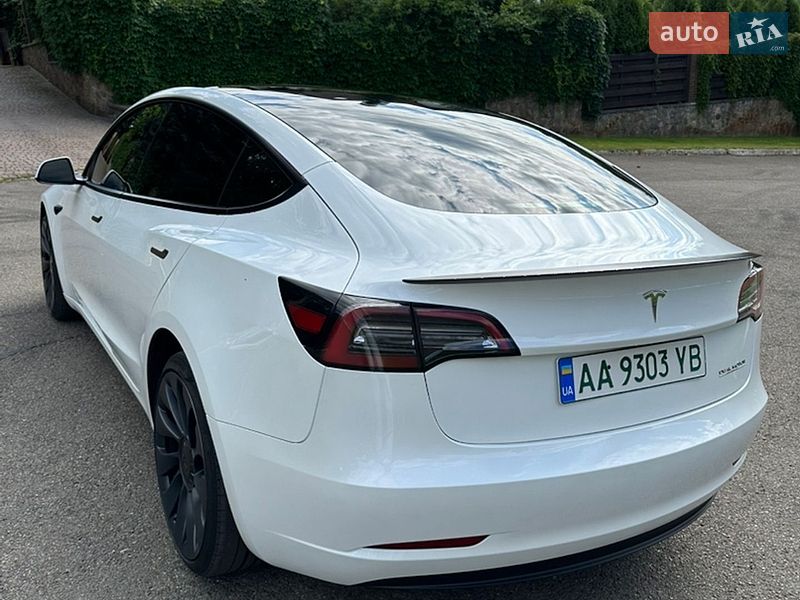 Седан Tesla Model 3 2023 в Киеве