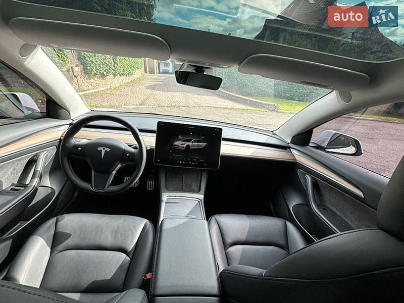 Седан Tesla Model 3 2023 в Киеве