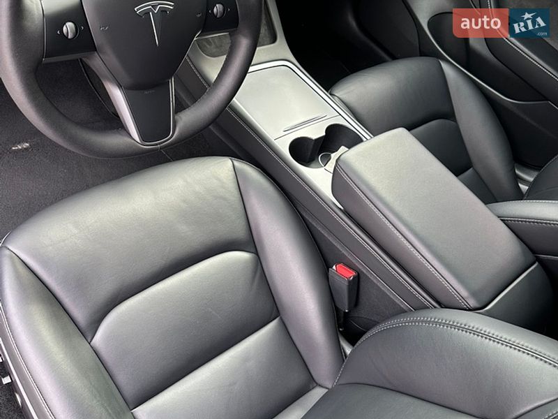 Седан Tesla Model 3 2023 в Киеве