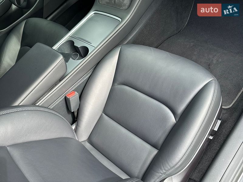Седан Tesla Model 3 2023 в Киеве
