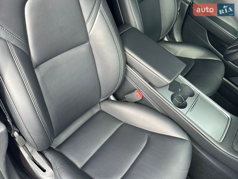Седан Tesla Model 3 2023 в Киеве