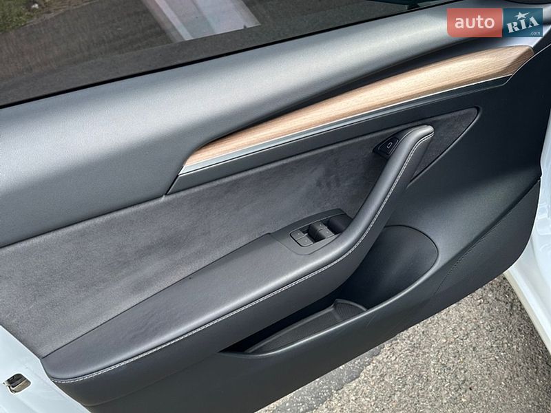 Седан Tesla Model 3 2023 в Киеве