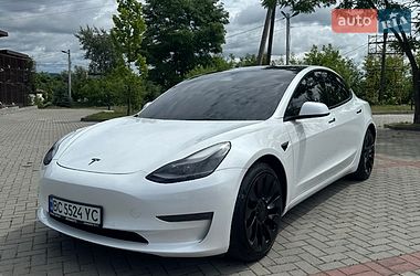 Tesla Model 3  2022