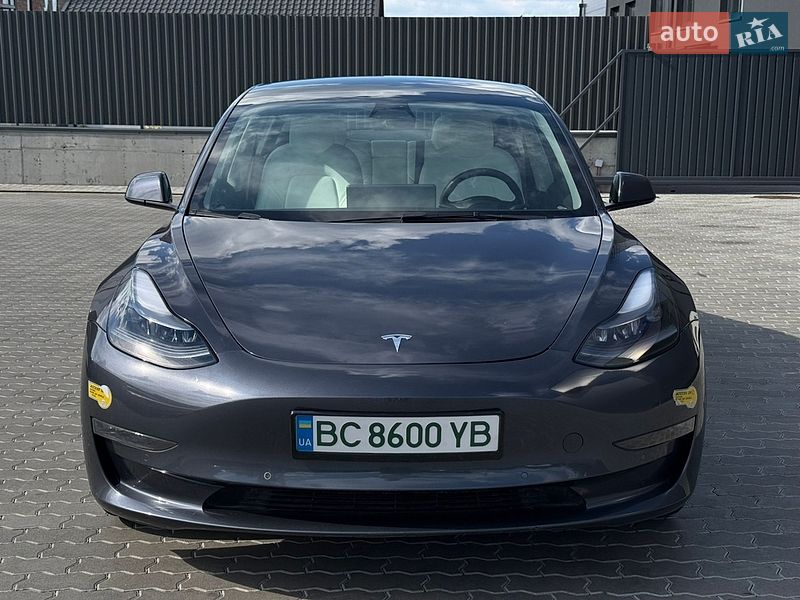 Седан Tesla Model 3 2022 в Львове