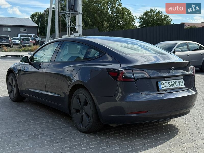 Седан Tesla Model 3 2022 в Львове