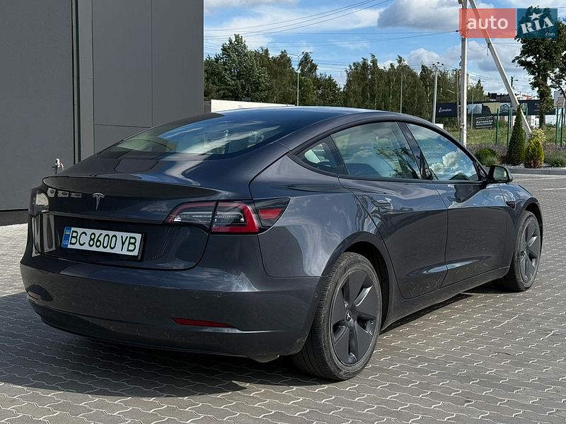 Седан Tesla Model 3 2022 в Львове
