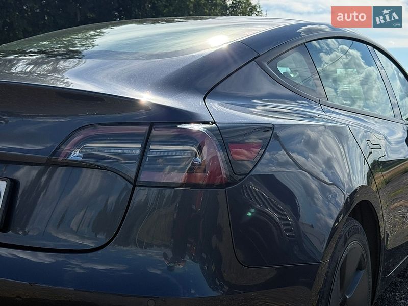 Седан Tesla Model 3 2022 в Львове