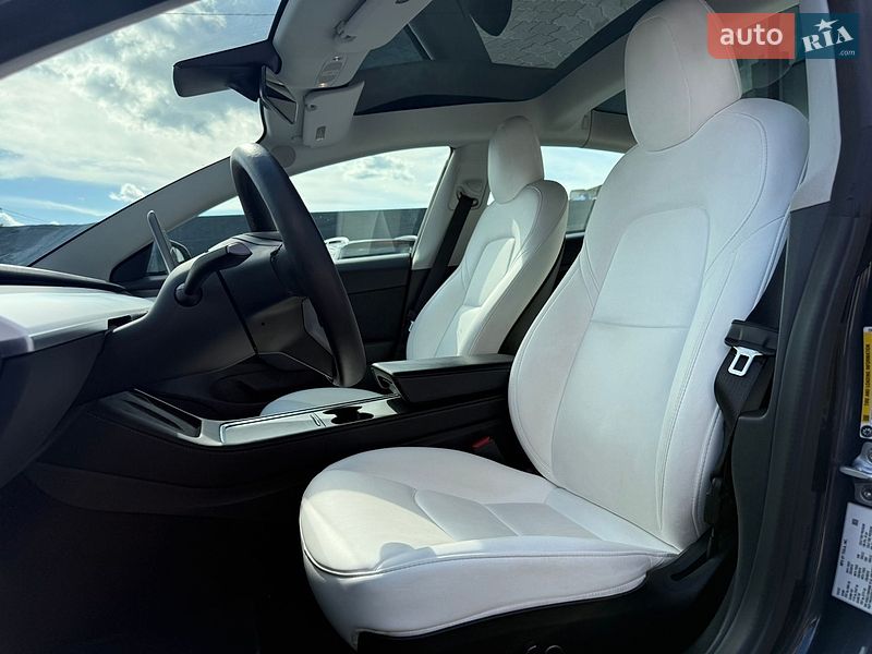 Седан Tesla Model 3 2022 в Львове