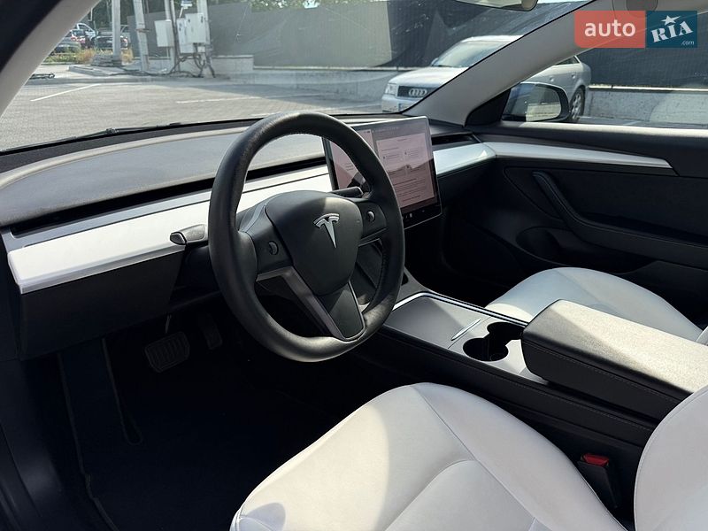 Седан Tesla Model 3 2022 в Львове