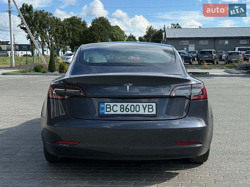 Седан Tesla Model 3 2022 в Львове