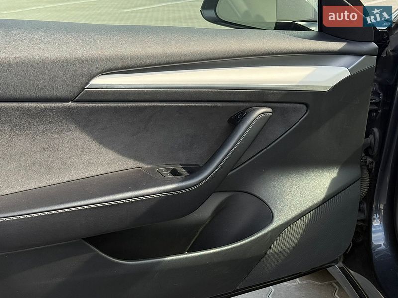 Седан Tesla Model 3 2022 в Львове