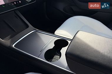Седан Tesla Model 3 2022 в Львове