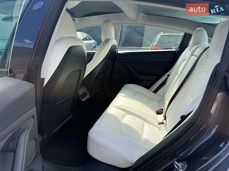 Седан Tesla Model 3 2022 в Львове