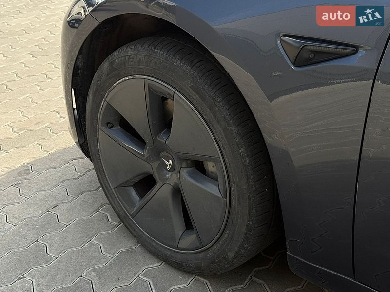 Седан Tesla Model 3 2022 в Львове