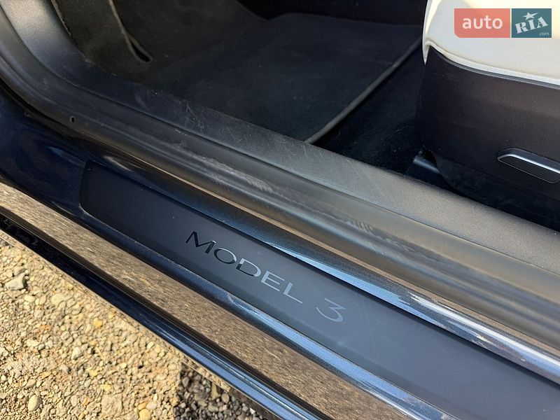 Седан Tesla Model 3 2022 в Львове