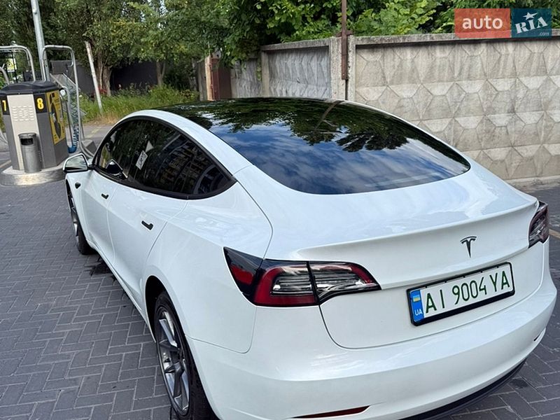 Седан Tesla Model 3 2023 в Києві