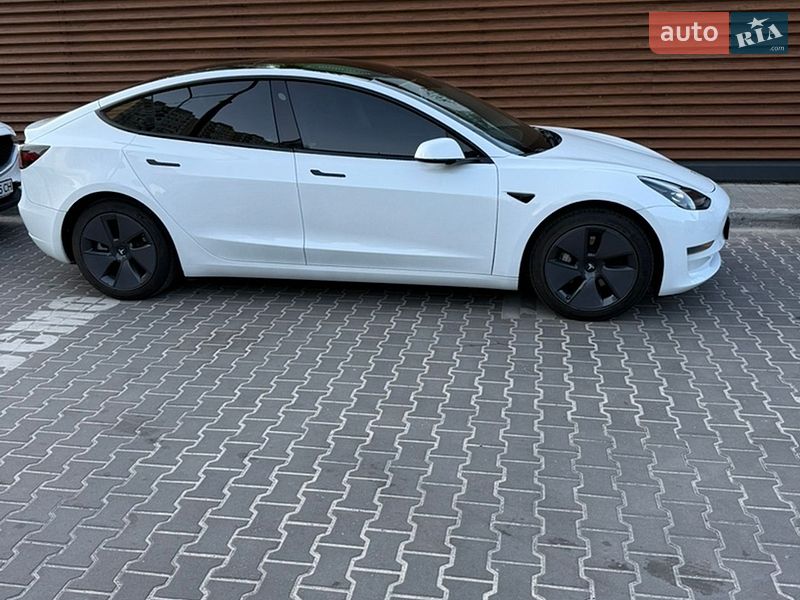Седан Tesla Model 3 2023 в Києві