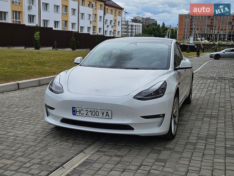Седан Tesla Model 3 2023 в Львові