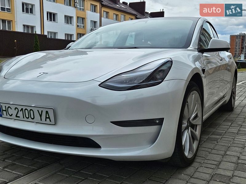 Седан Tesla Model 3 2023 в Львові