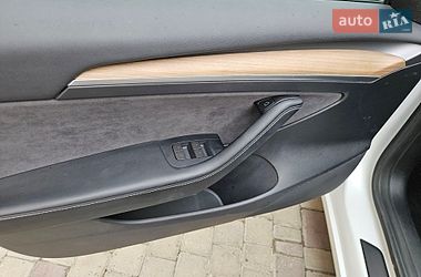 Седан Tesla Model 3 2023 в Львові