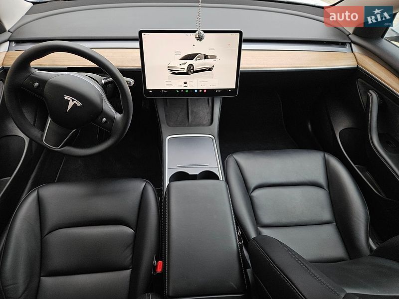 Седан Tesla Model 3 2023 в Львові