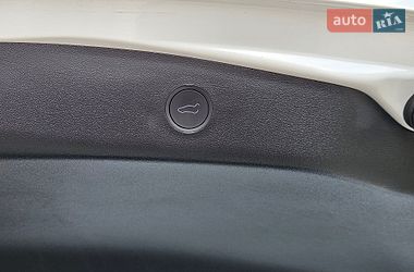 Седан Tesla Model 3 2023 в Львові