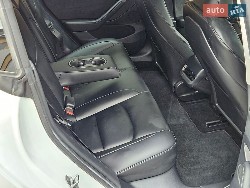Седан Tesla Model 3 2023 в Львові