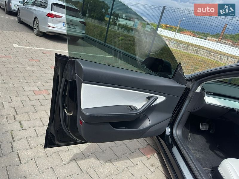 Седан Tesla Model 3 2019 в Львові фото 19 Седан Tesla Model 3 2019 в Львові
