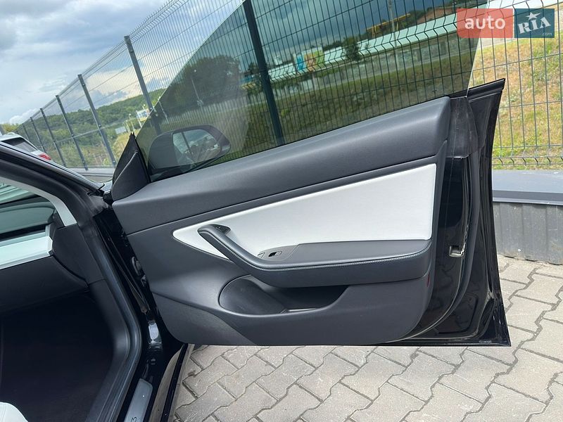 Седан Tesla Model 3 2019 в Львові фото 22 Седан Tesla Model 3 2019 в Львові