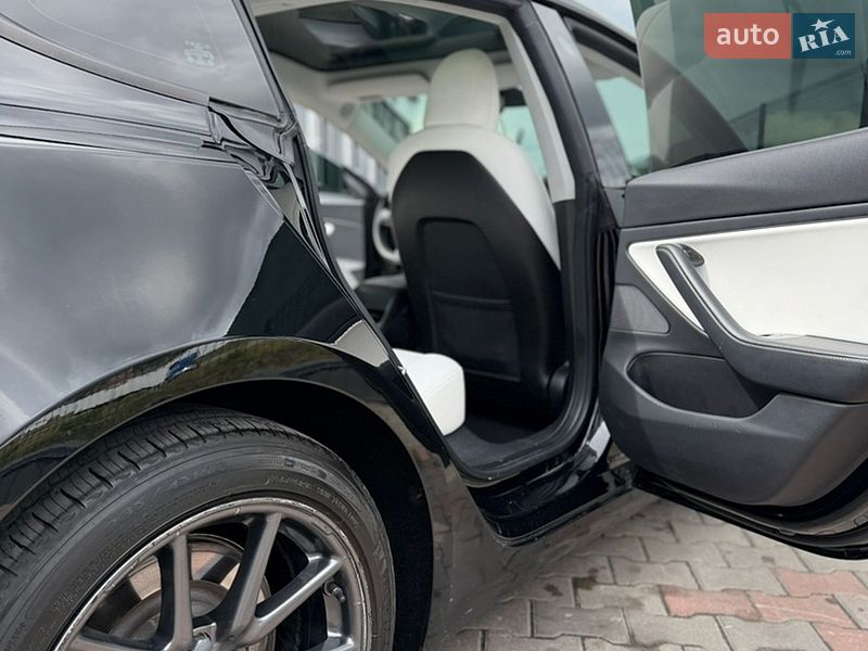 Седан Tesla Model 3 2019 в Львові фото 23 Седан Tesla Model 3 2019 в Львові