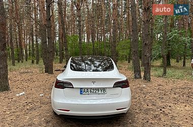 Седан Tesla Model 3 2019 в Кам'янському