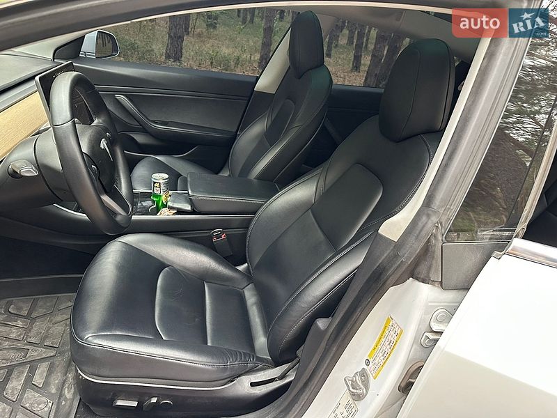 Седан Tesla Model 3 2019 в Кам'янському