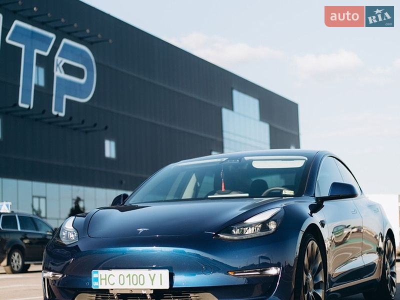 Седан Tesla Model 3 2021 в Львове
