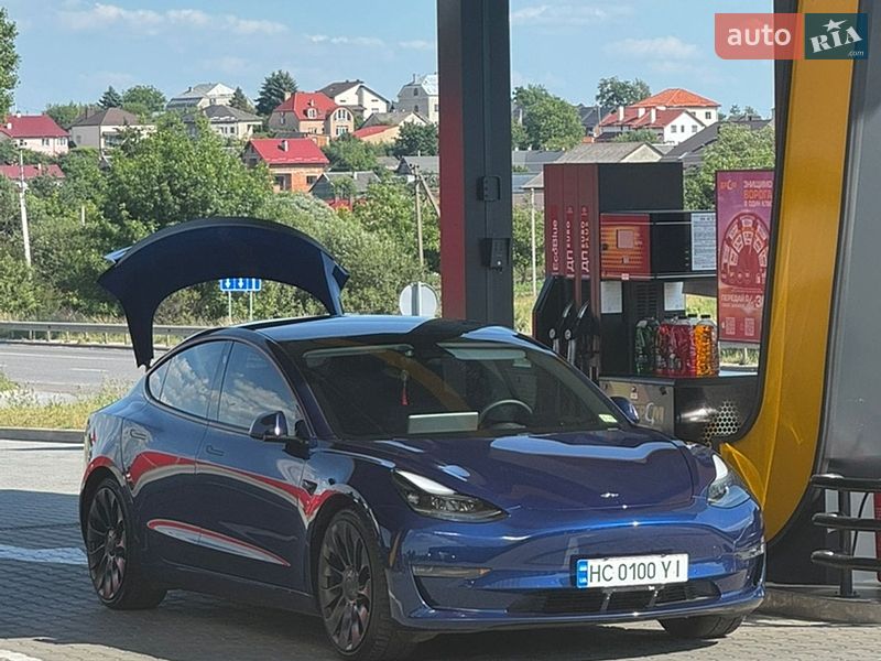 Седан Tesla Model 3 2021 в Львове