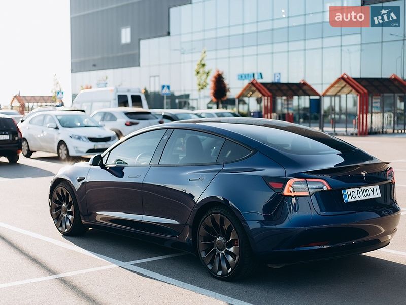 Седан Tesla Model 3 2021 в Львове
