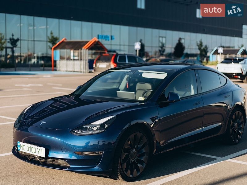 Седан Tesla Model 3 2021 в Львове