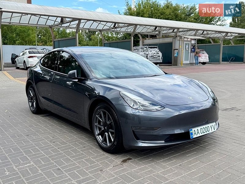 Tesla Model 3 2022