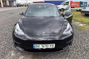Tesla Model 3  2021