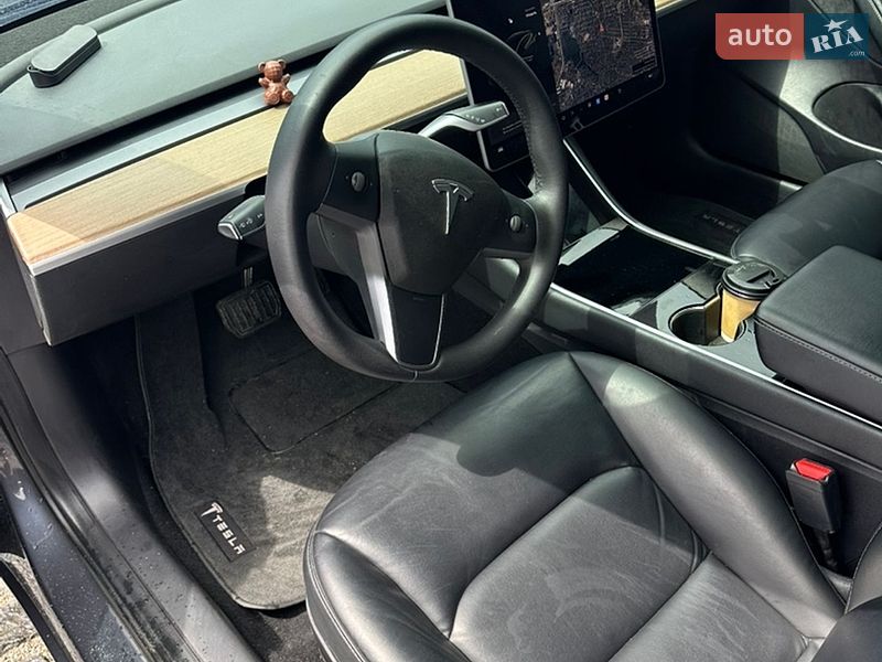 Седан Tesla Model 3 2020 в Киеве