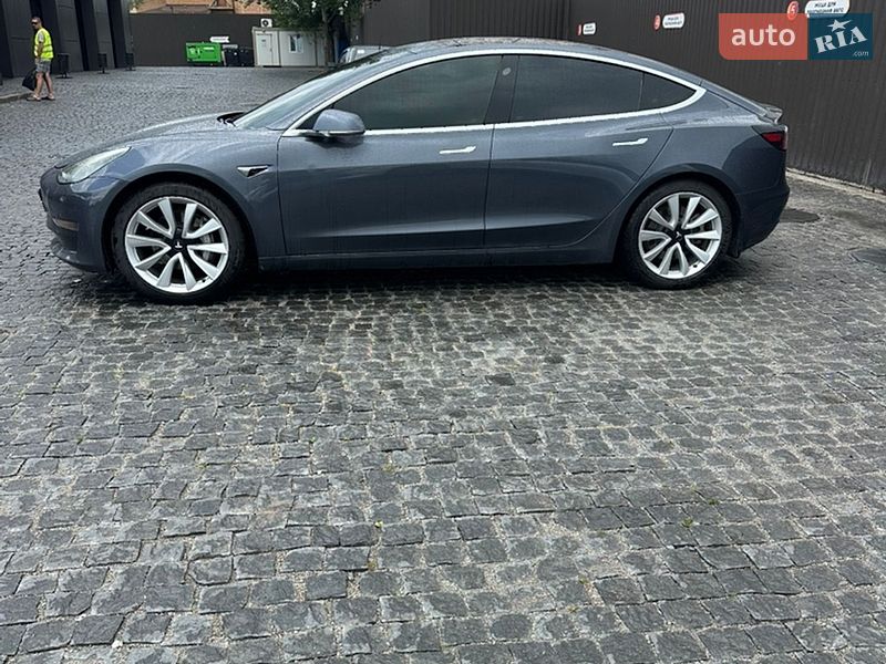 Седан Tesla Model 3 2020 в Киеве