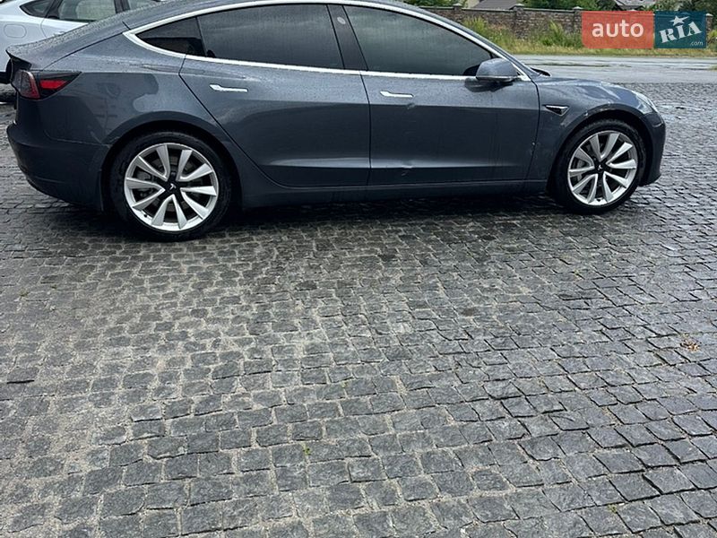 Седан Tesla Model 3 2020 в Киеве