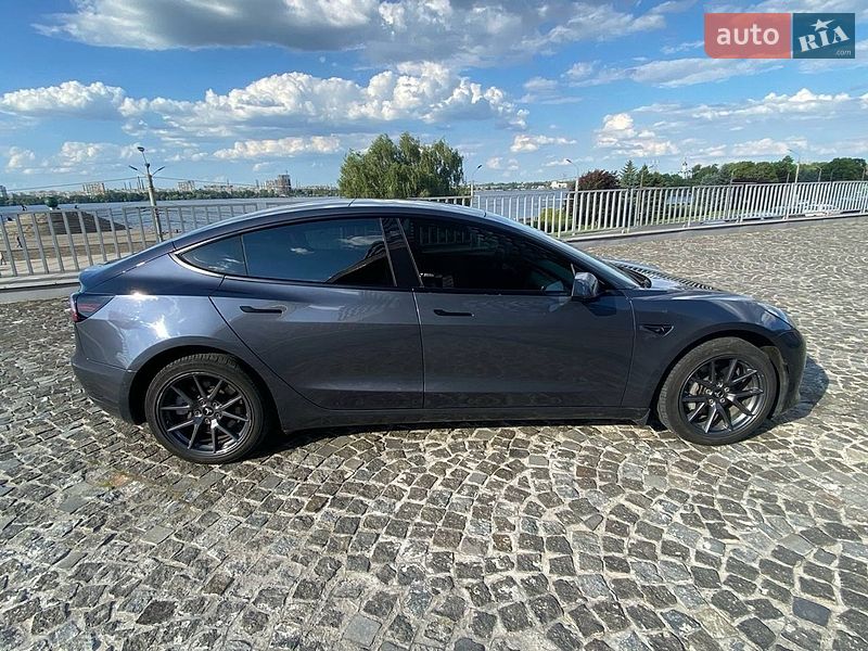 Седан Tesla Model 3 2021 в Днепре