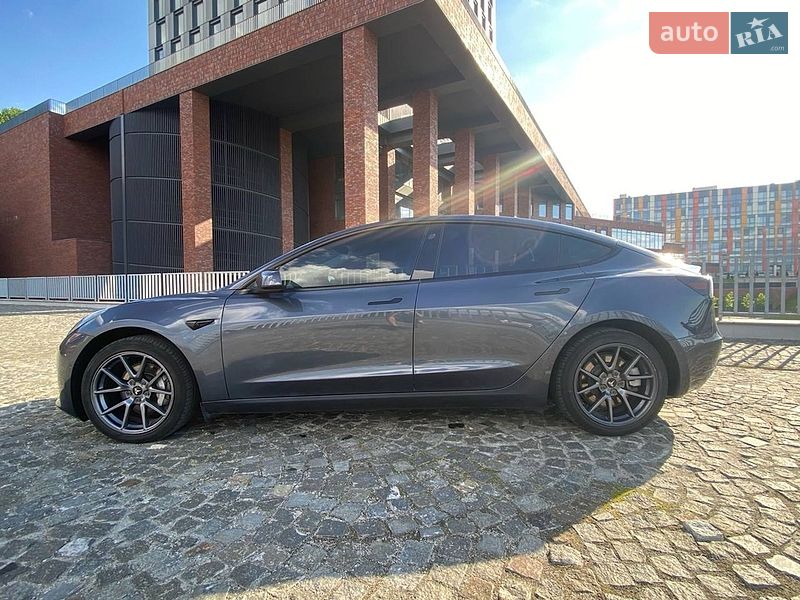 Седан Tesla Model 3 2021 в Днепре