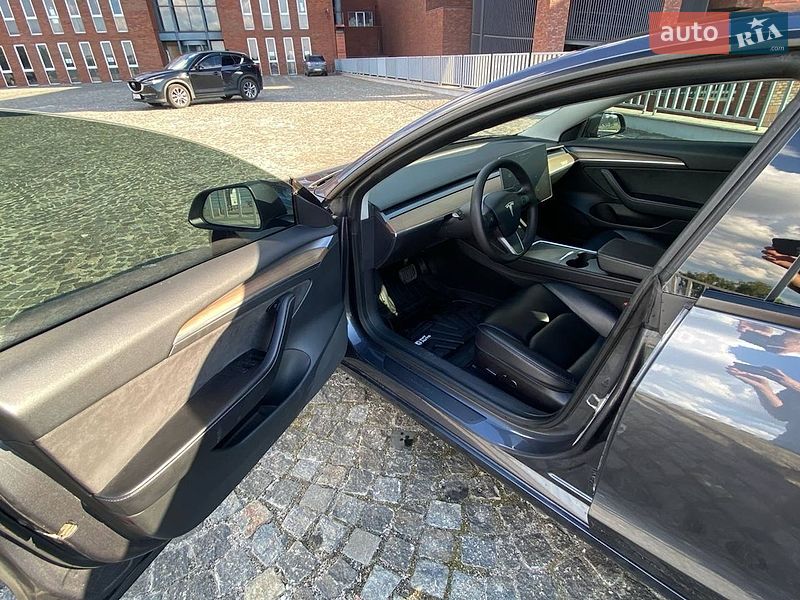 Седан Tesla Model 3 2021 в Днепре